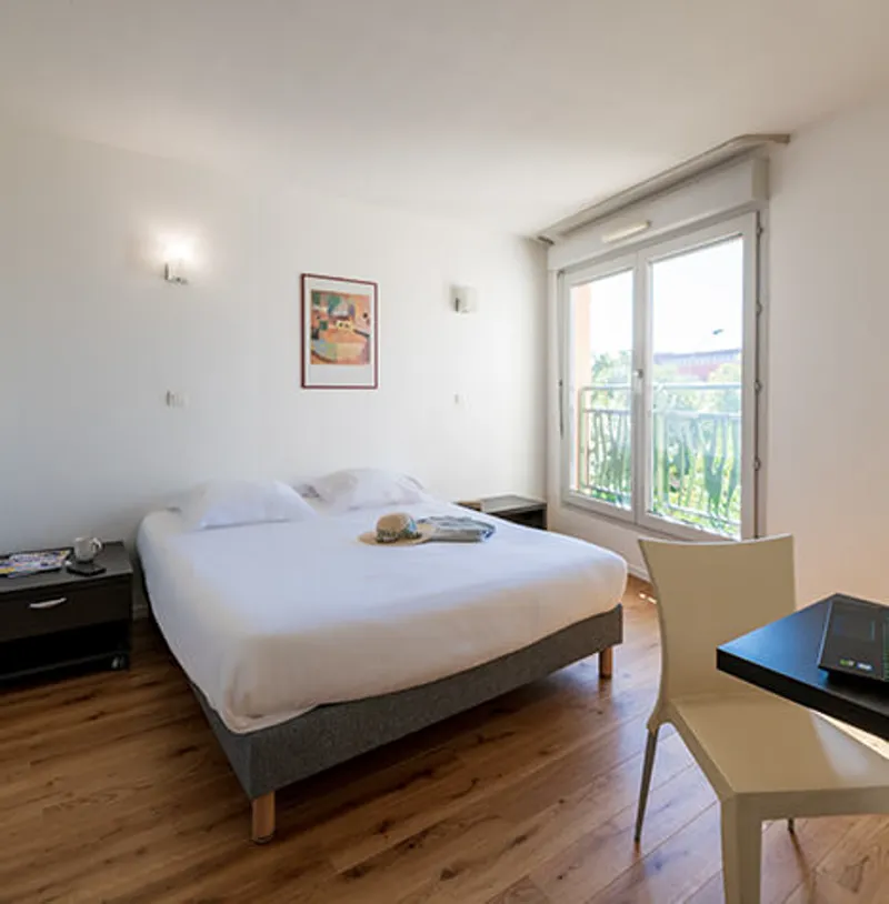 Mur de l'Hôtel Cerise avant l'impression murale